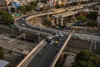 À Bhopal, un chantier de dix ans devait aider 300 000 usagers : cette courbe écarte sept responsables