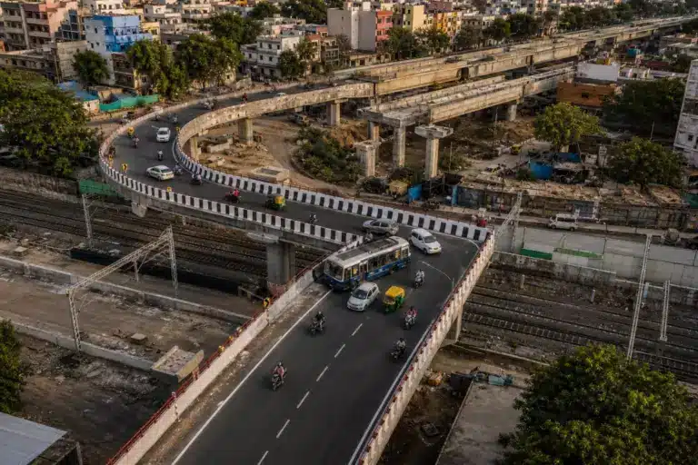 À Bhopal, un chantier de dix ans devait aider 300 000 usagers : cette courbe écarte sept responsables