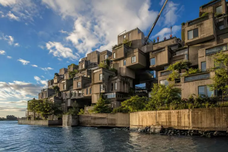 À Montréal, 354 caissons de ciment forment encore un quartier perché : l’eau rend chaque intervention délicate