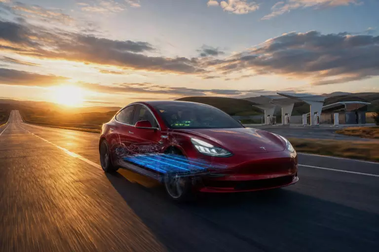 Après cinq années et 397 000 kilomètres, cette Tesla roule encore loin : les chiffres changent le regard sur son accumulateur
