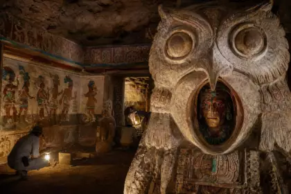 Au Mexique, une tombe zapotèque vieille de 1 400 ans dévoile une gigantesque sculpture de hibou, symbole de la mort