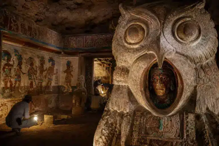 Au Mexique, une tombe zapotèque vieille de 1 400 ans dévoile une gigantesque sculpture de hibou, symbole de la mort