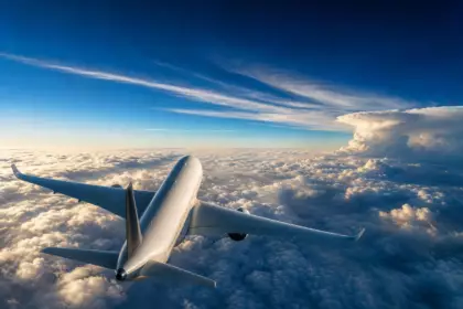 Ce n’est ni pour éviter les nuages ni pour fuir les turbulences : pourquoi les avions volent à 10 000 mètres