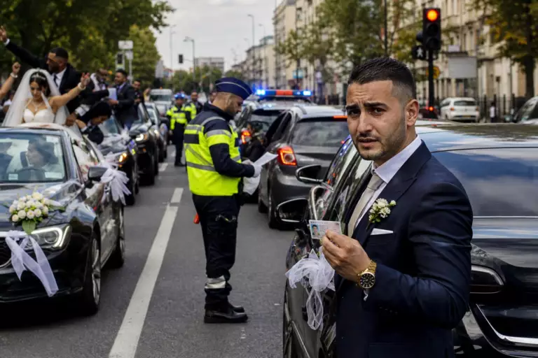 Cortège de mariage à Saint-Priest : 87 verbalisations et 242 points de permis retirés, l’addition est salée pour les invités