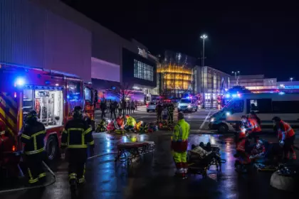 Dans la nuit du 1er au 2 octobre, un centre commercial près de Nantes se prépare : 800 intervenants répètent un scénario sous tension
