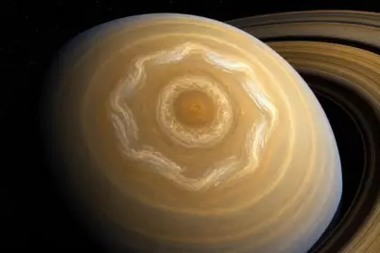 Depuis 2023, le pôle sud de la planète aux anneaux change : une forme à dix côtés intrigue les astronomes
