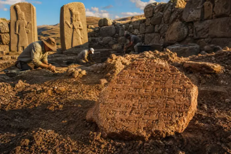 Des chercheurs exhument une tablette d’argile portant le plus ancien traité de paix connu au monde