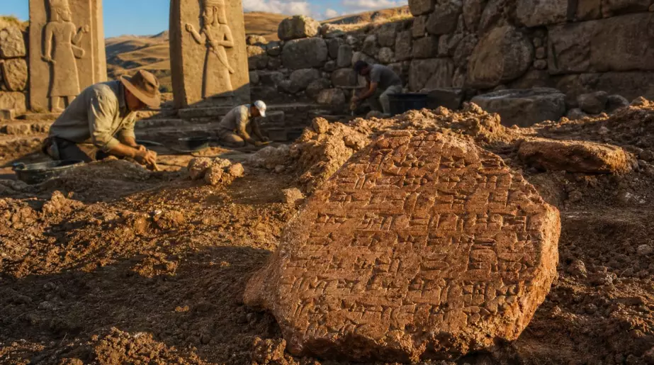 Des chercheurs exhument une tablette d’argile portant le plus ancien traité de paix connu au monde