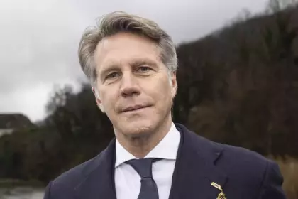 Emmanuel-Philibert de Savoie, 54 ans, évoque cinq années séparées : sa relation avec Adriana Abascal appartient désormais au passé