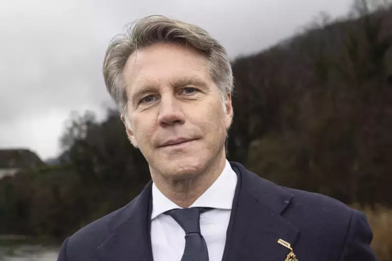 Emmanuel-Philibert de Savoie, 54 ans, évoque cinq années séparées : sa relation avec Adriana Abascal appartient désormais au passé