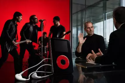 En 2004, Steve Jobs refuse la demande de U2 : le groupe accepte alors de promouvoir un baladeur sans cachet