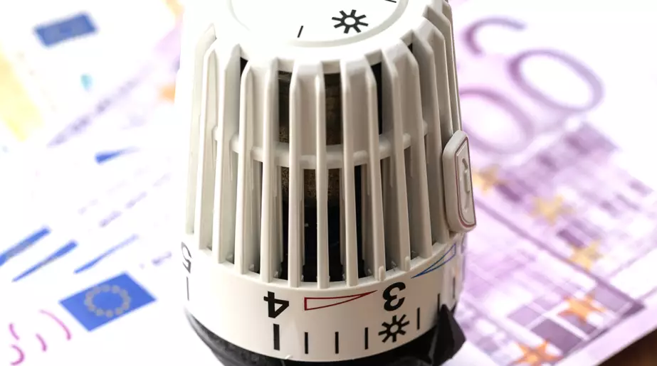Il monte son thermostat à 23 °C au premier coup de froid : ce qu’il découvre sur sa facture quelques semaines plus tard