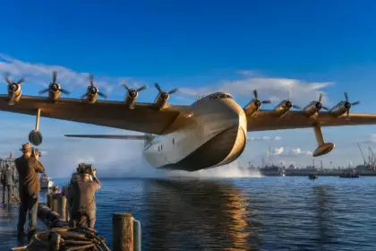 Il n’a volé qu’une minute en 1947 : l’histoire du plus grand hydravion du monde, 97,8 mètres d’envergure et entièrement en bois