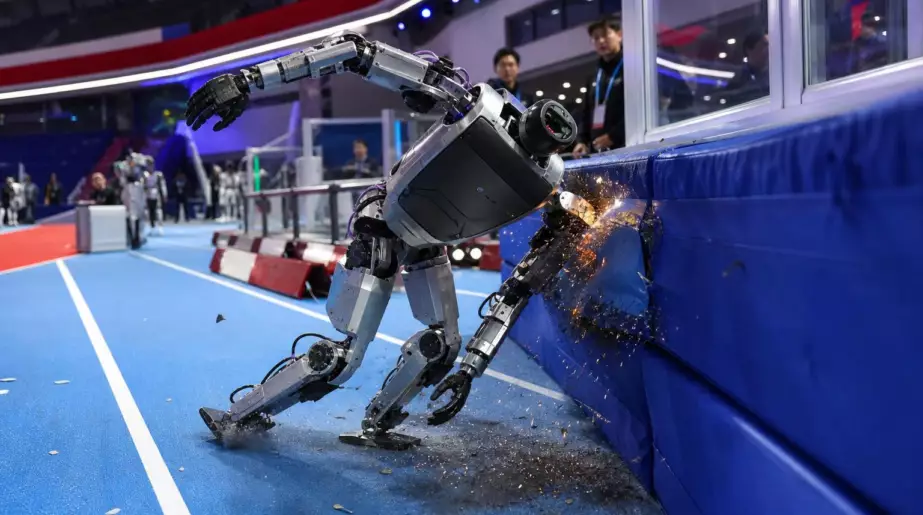 La chute spectaculaire d’un robot humanoïde avant les « Jeux olympiques des robots » fait le tour du web