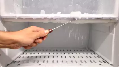L’astuce toute simple pour garder un congélateur sans givre pendant des mois et arrêter de le dégivrer tous les quatre matins