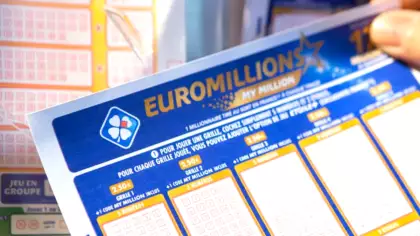 Le 19 août 2025, cinq amis jouent ensemble pour la toute première fois : leur grille atteint le plafond européen et leur rapporte 250 millions d’euros