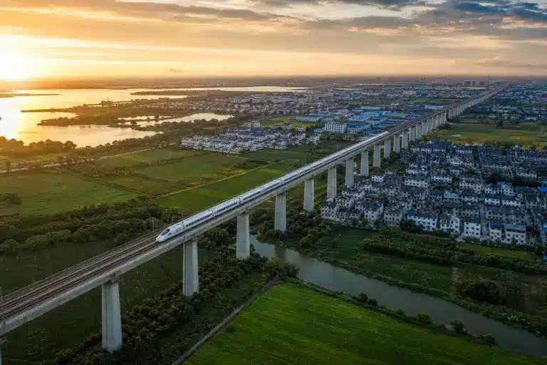 Le plus long pont du monde se trouve en Chine : 164 kilomètres de long, perché à 30 mètres de hauteur