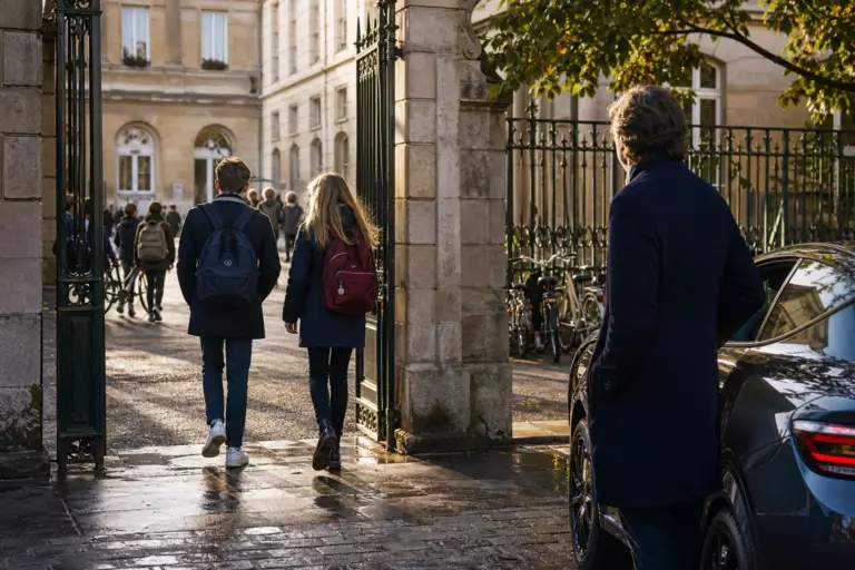 Les enfants de Jamel Debbouze et Mélissa Theuriau au collège à Paris : pourquoi leurs horaires sont aménagés