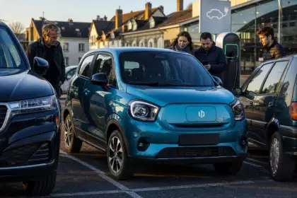 Les Français découvrent une voiture électrique chinoise vendue moins de 20 000 € : elle affiche une autonomie supérieure à celle de plusieurs modèles deux fois plus chers