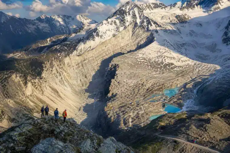 Les images satellites viennent de révéler quelque chose d’énorme dans les Alpes françaises… et les autorités refusent de communiquer