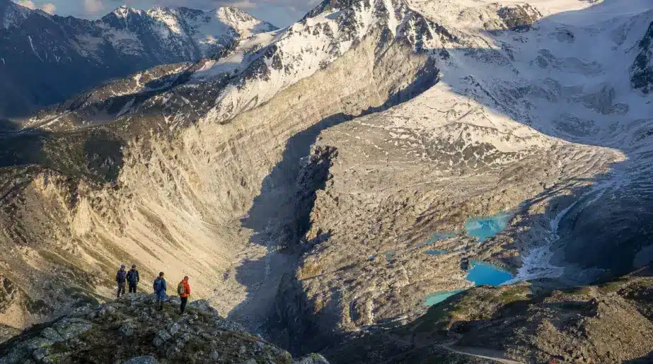 Les images satellites viennent de révéler quelque chose d’énorme dans les Alpes françaises… et les autorités refusent de communiquer