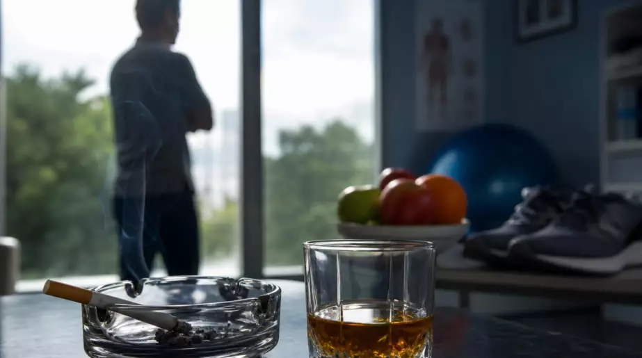 L’OMS le confirme : ces deux habitudes du quotidien sont celles qui augmentent le plus le risque de cancer