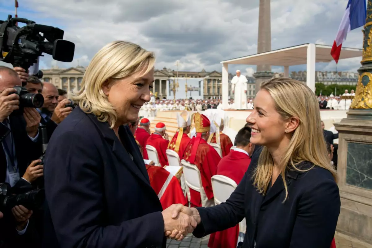 Messe du pape Léon XIV à la Concorde : Marine Le Pen et sa nièce Marion Maréchal se saluent chaleureusement devant les caméras
