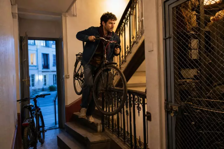 Mon voisin remonte ses deux vélos jusqu’à son palier tous les soirs : ce n’est vraiment pas pour faire preuve de politesse