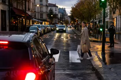 Ne pas laisser passer un piéton qui attend sur le trottoir : cette règle qu’un conducteur sur deux ignore coûte 6 points
