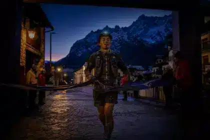 Ouvrier en Chine puis chasseur de primes, il devient à 3 h 55 du matin le premier Asiatique à gagner le Tor des Géants