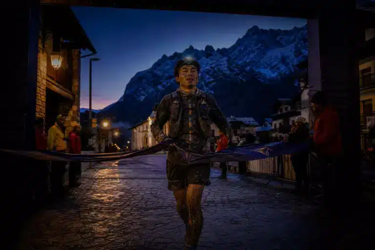 Ouvrier en Chine puis chasseur de primes, il devient à 3 h 55 du matin le premier Asiatique à gagner le Tor des Géants