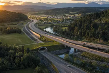Pourquoi les autoroutes ne sont jamais parfaitement droites : l’explication des ingénieurs routiers