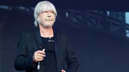 Renan Luce reste très proche de Renaud : après 50 ans de scène, le chanteur prépare déjà la suite