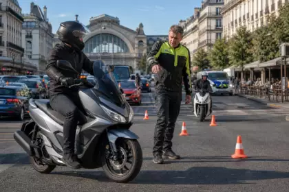 Scooter 125 avec le permis B : la formation obligatoire que beaucoup de conducteurs n’ont jamais faite