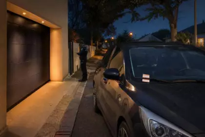 Se garer devant son propre garage peut être verbalisé : ce que dit vraiment le Code de la route