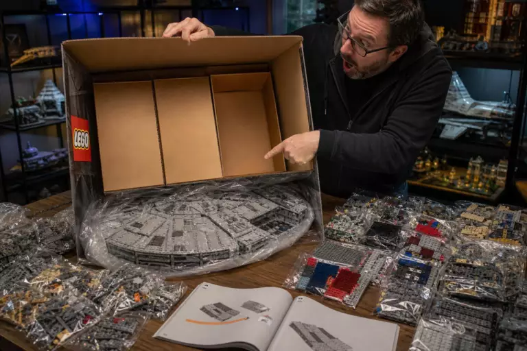 Un collectionneur ouvre un vaisseau LEGO de 7 541 éléments : la marque corrige une erreur d’usine vieille de huit ans