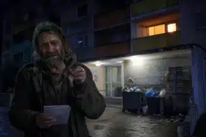 Un loyer de 450 euros et un toit enfin à lui : ce qui l’a poussé à supplier d’être relogé