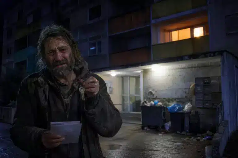 Un loyer de 450 euros et un toit enfin à lui : ce qui l’a poussé à supplier d’être relogé