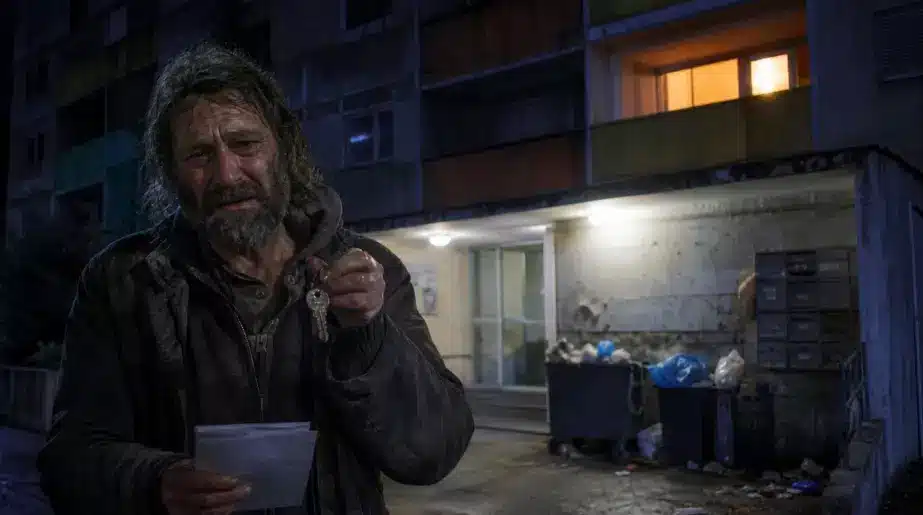 Un loyer de 450 euros et un toit enfin à lui : ce qui l’a poussé à supplier d’être relogé