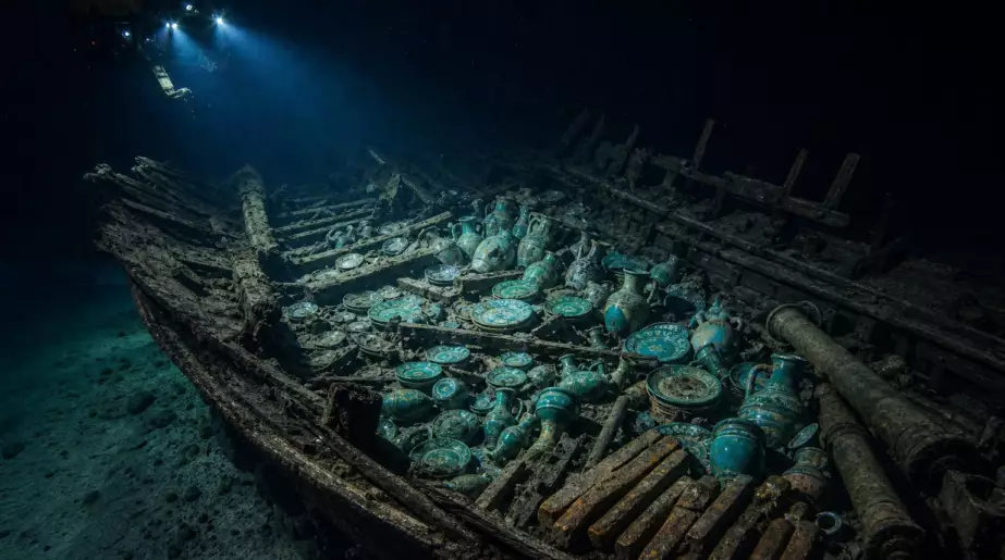 Une épave de la Renaissance repérée à 2 500 mètres sous la Méditerranée : ce que la Marine nationale a trouvé dans sa cargaison