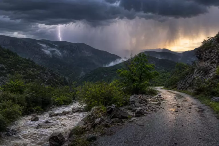 Une perturbation arrive mercredi sur l’ouest : les Cévennes pourraient recevoir jusqu’à 150 mm en quarante-huit heures