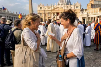 Venues à Paris pour le concert de Céline Dion, elles se retrouvent à la messe du pape Léon XIV : « On ne pouvait pas rater ça »